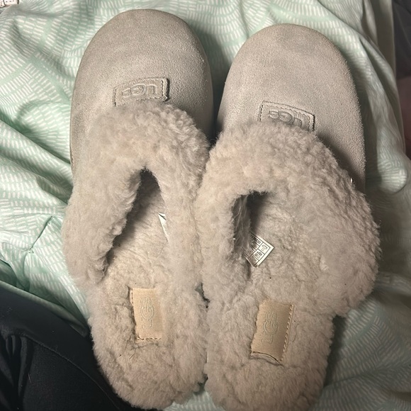 Ugg slide on slippers - Picture 1 of 5